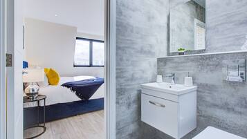 Apartment, Multiple Beds | Bathroom | Separate bathtub and shower, deep-soaking bathtub, free toiletries