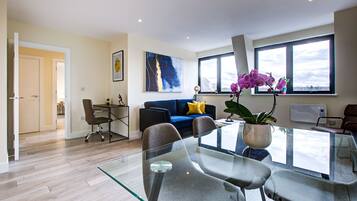 Apartment, Multiple Beds | Dining