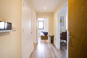 Interior - Charming 2-bed Apartment in Cheam, Sutton (Sutton)