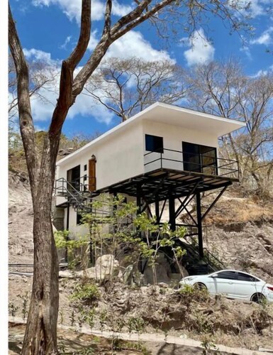Beautiful tranquil apt w/great view and location