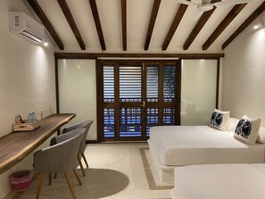 Habitación estándar | Caja fuerte, escritorio, espacio para trabajar con un portátil