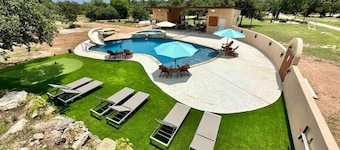 Tree Top Retreat-Pool-Playground-Brewery
