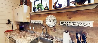 Stylish Zen Cottage at KC Memory Lane