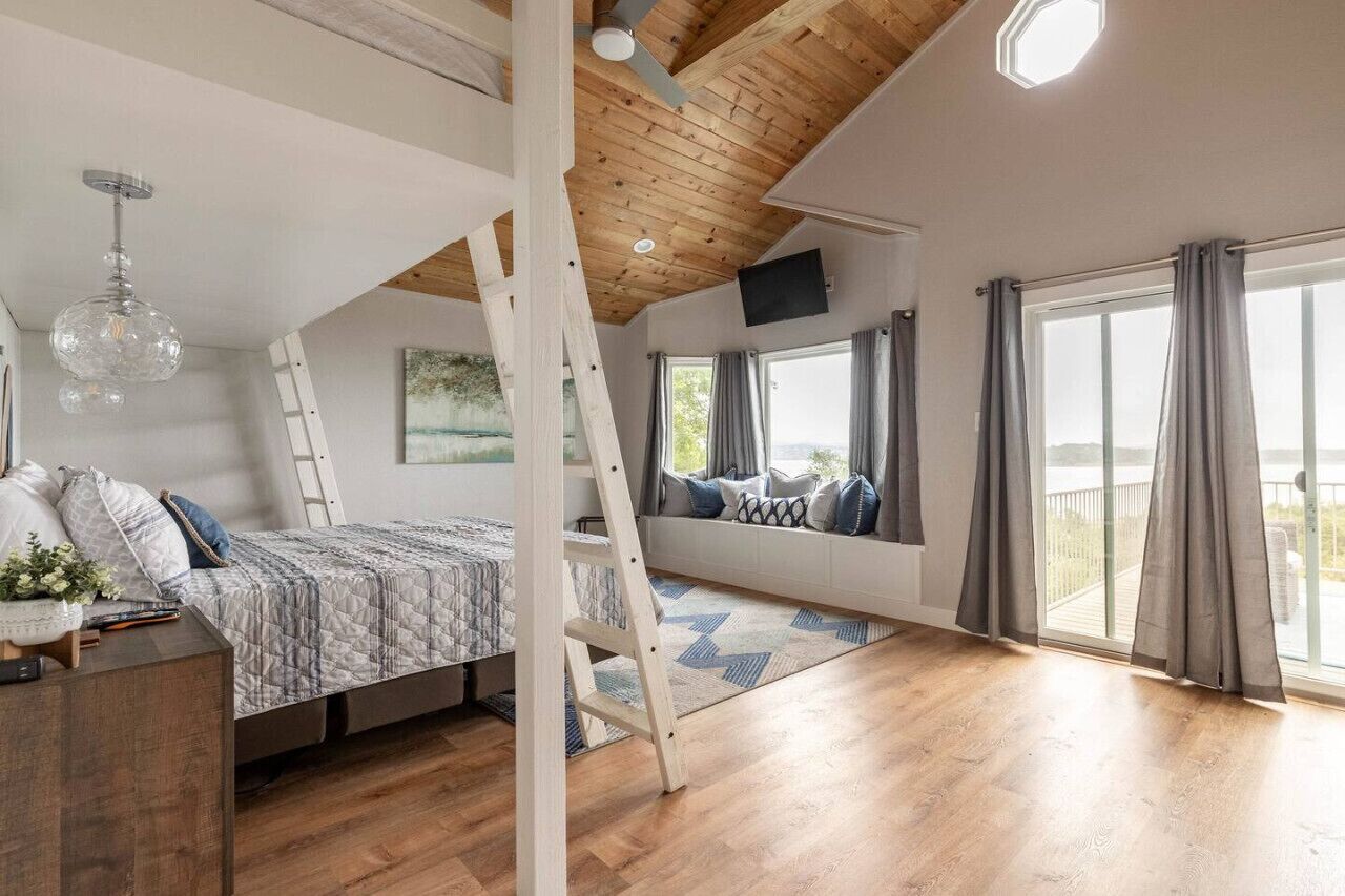 3 habitaciones, tabla de planchar con plancha y cuna de viaje 