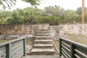 Property grounds - Lakeside Retreat- Jacuzzi playground waterview (Canyon Lake)