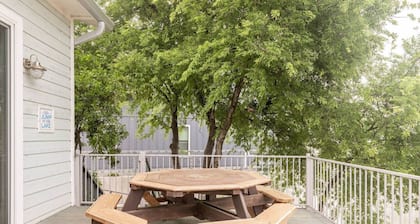 Lakeside Retreat- Jacuzzi✅playground✅water front✅