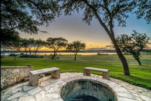 Property grounds - Parkview Retreat- Jacuzzi✅ playground✅waterfront✅ (Canyon Lake)