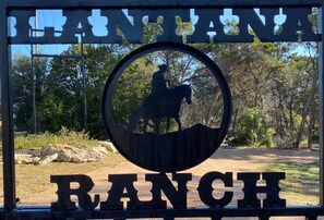 Exterior detail - Lantana Ranch✅Lake View✅Pool✅Jacuzzi✅Playground✅ (Canyon Lake)