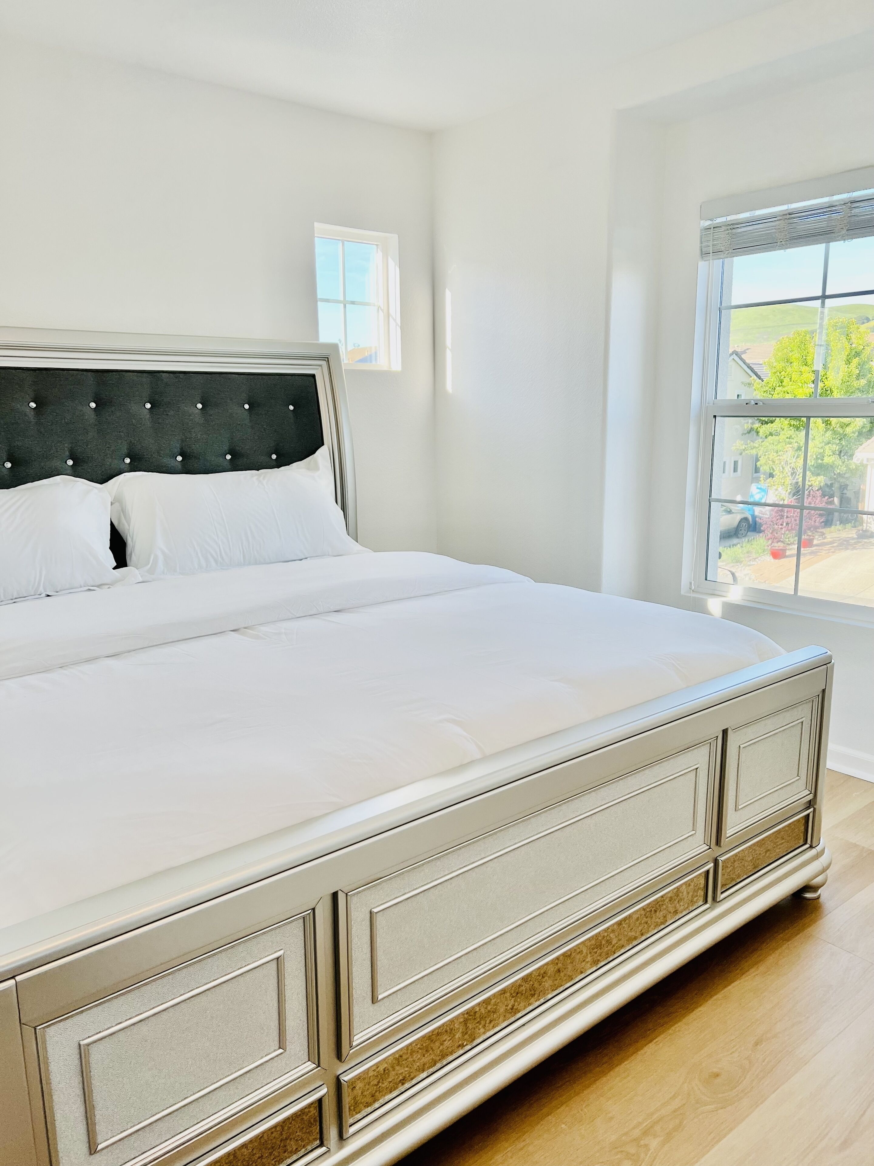 Wine Country Stay, Complimentary Breakfast items available , Mountain views