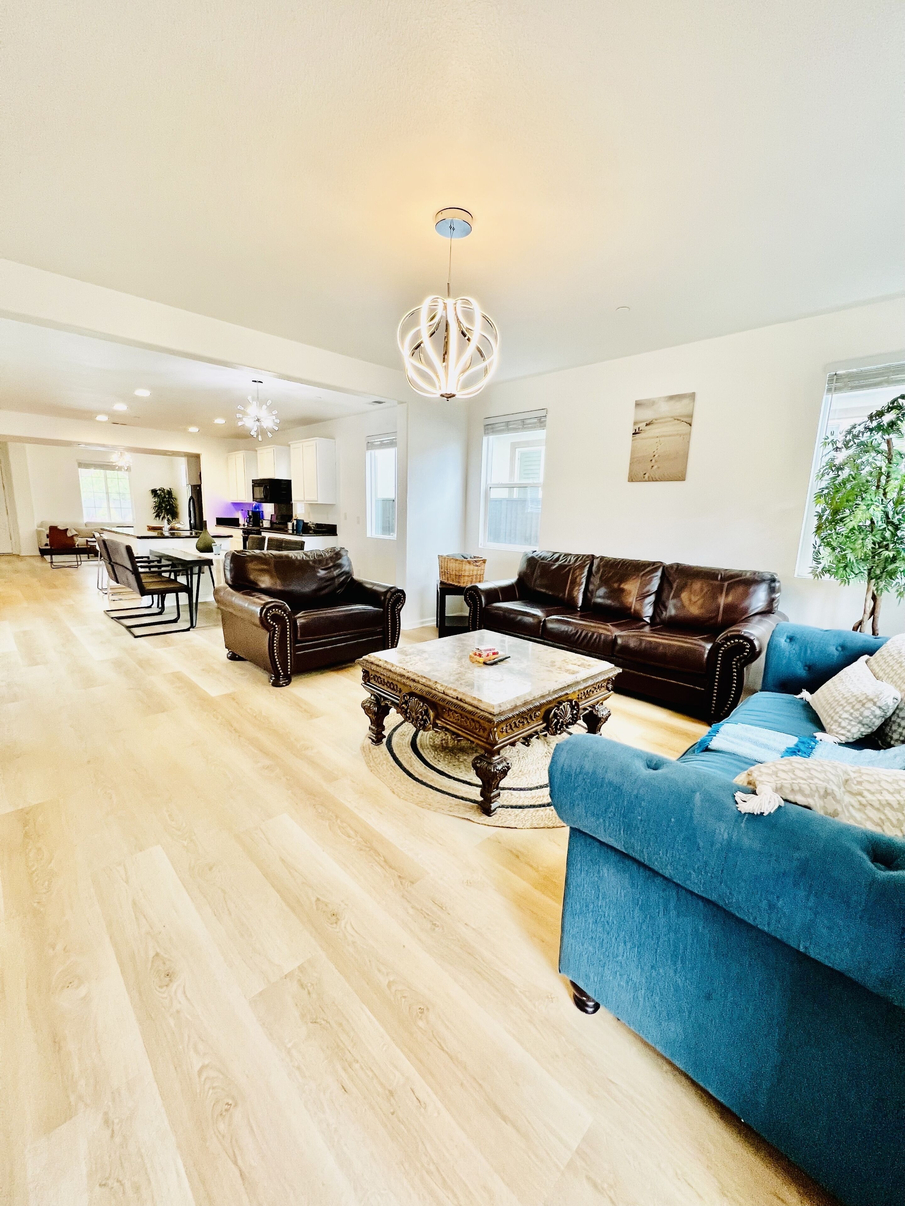 Wine Country Stay, Complimentary Breakfast items available , Mountain views