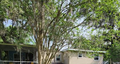 Affordable Old Homosassa! Close to the action and the boat ramp!