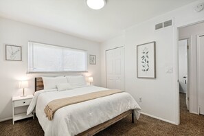 3 chambres, fer et planche à repasser, Wi-Fi gratuit, draps fournis