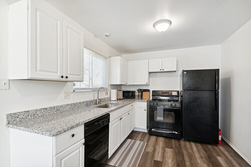 3 Bedroom Urban Retreat close to Downtown