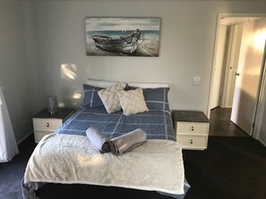 3 bedrooms, iron/ironing board, free WiFi, bed sheets