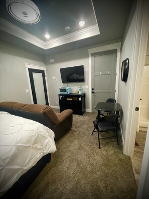 1 habitación, tabla de planchar con plancha, wifi y ropa de cama 