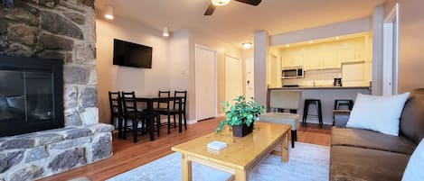 Smart TV, fireplace