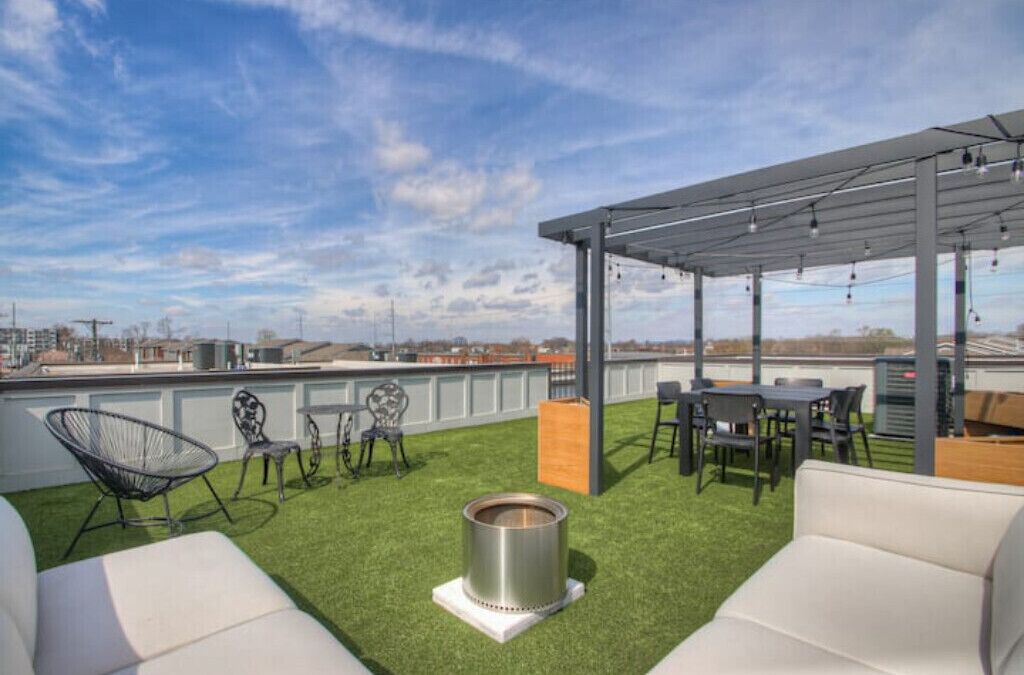 Luxury 3 Level East-Nash Home w/ Rooftop Terrace ~only 5 mins to Downtown~
