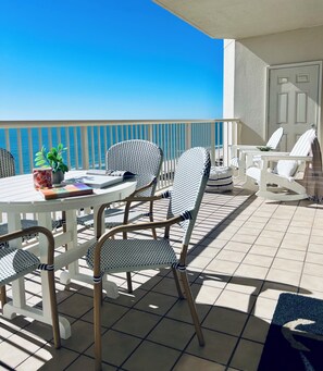 Outdoor dining - Stay at a RESORT not just a condo!!! (Gulf Shores)