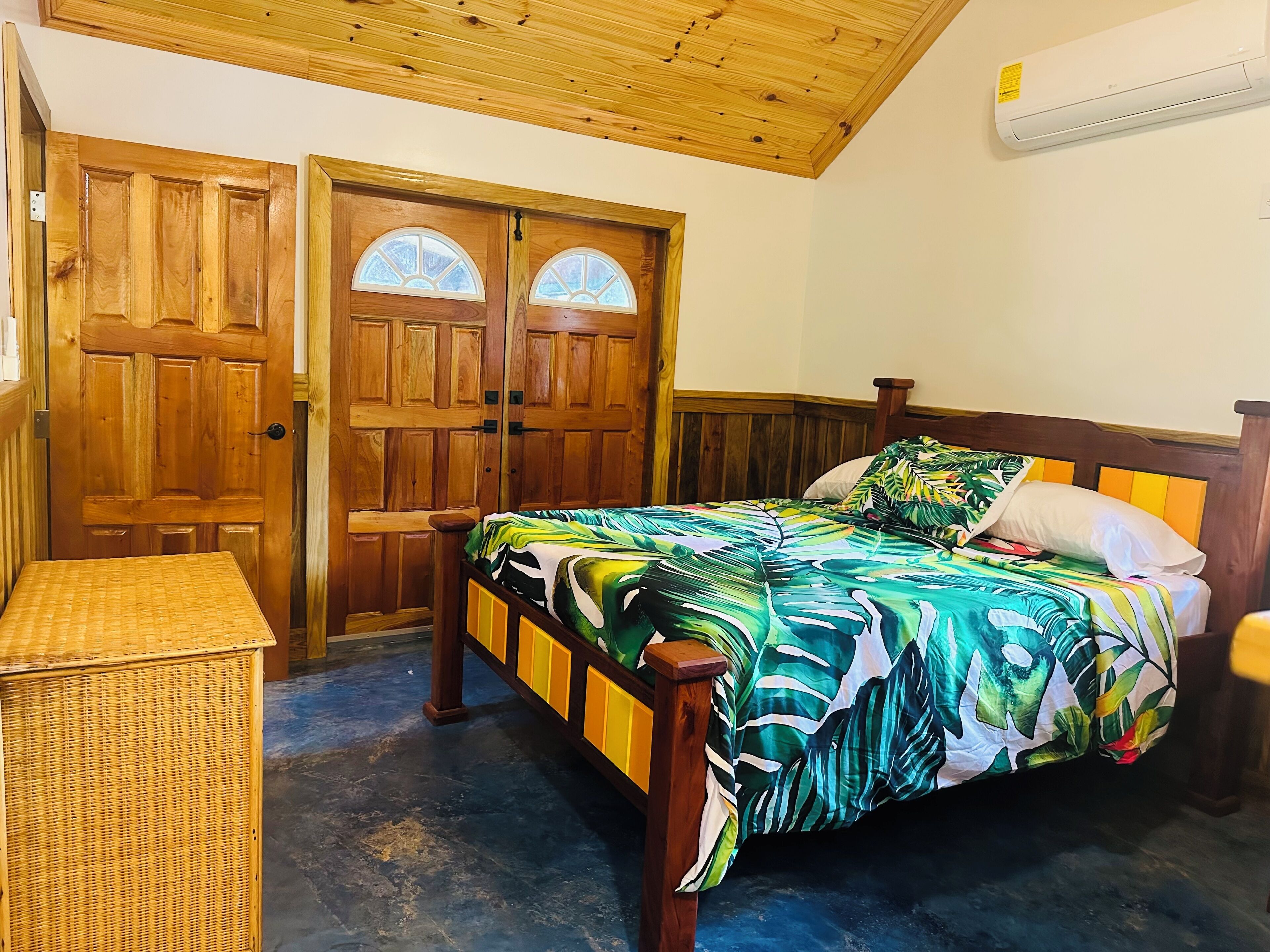 家庭小屋 | 高档床上用品、加厚床垫、客房内保险箱、遮光窗帘