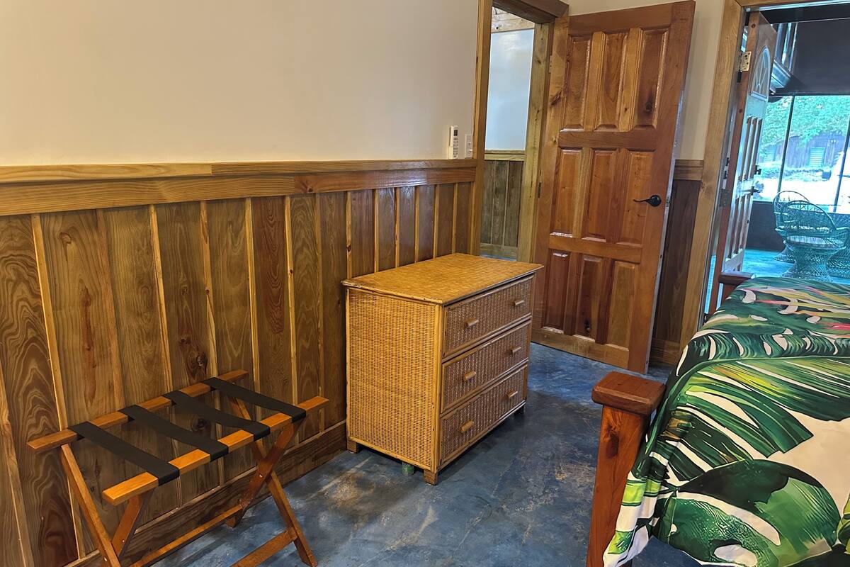 Family Cabin | Premium bedding, pillow-top beds, in-room safe, blackout curtains