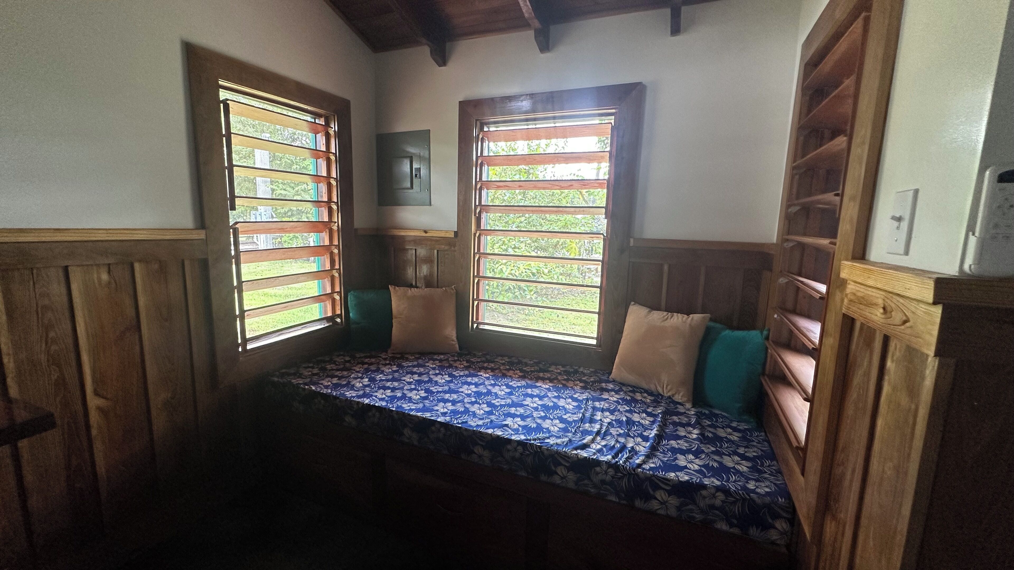 Economy Cabin | Living area