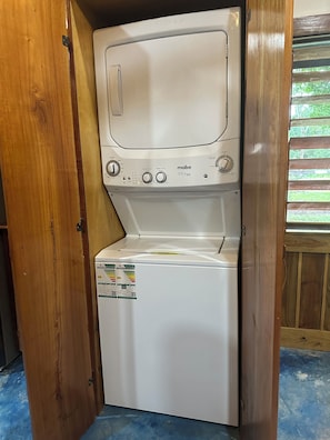 Family Cabin | Laundry - Howler Landing Vacation Rental (Bermudian Landing)