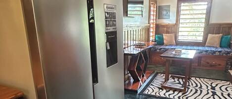 Economy Cabin | Private kitchen | Fridge, microwave, oven, blender