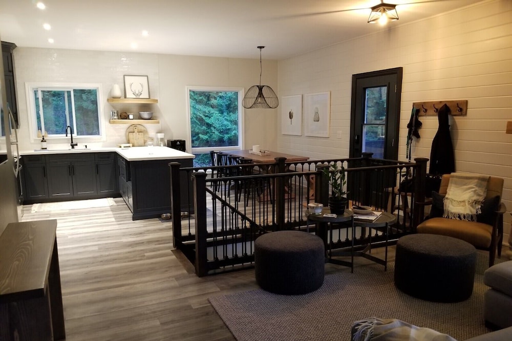 Gooderham Lakehouse - Enjoy the peace, tranquility and northern air.