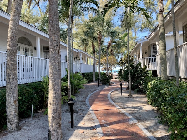 المنطقة المحيطة بالمنشأة