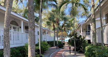1BR Gulfside Cottage Charming, Quiet, and Warmer Than Your Forecast