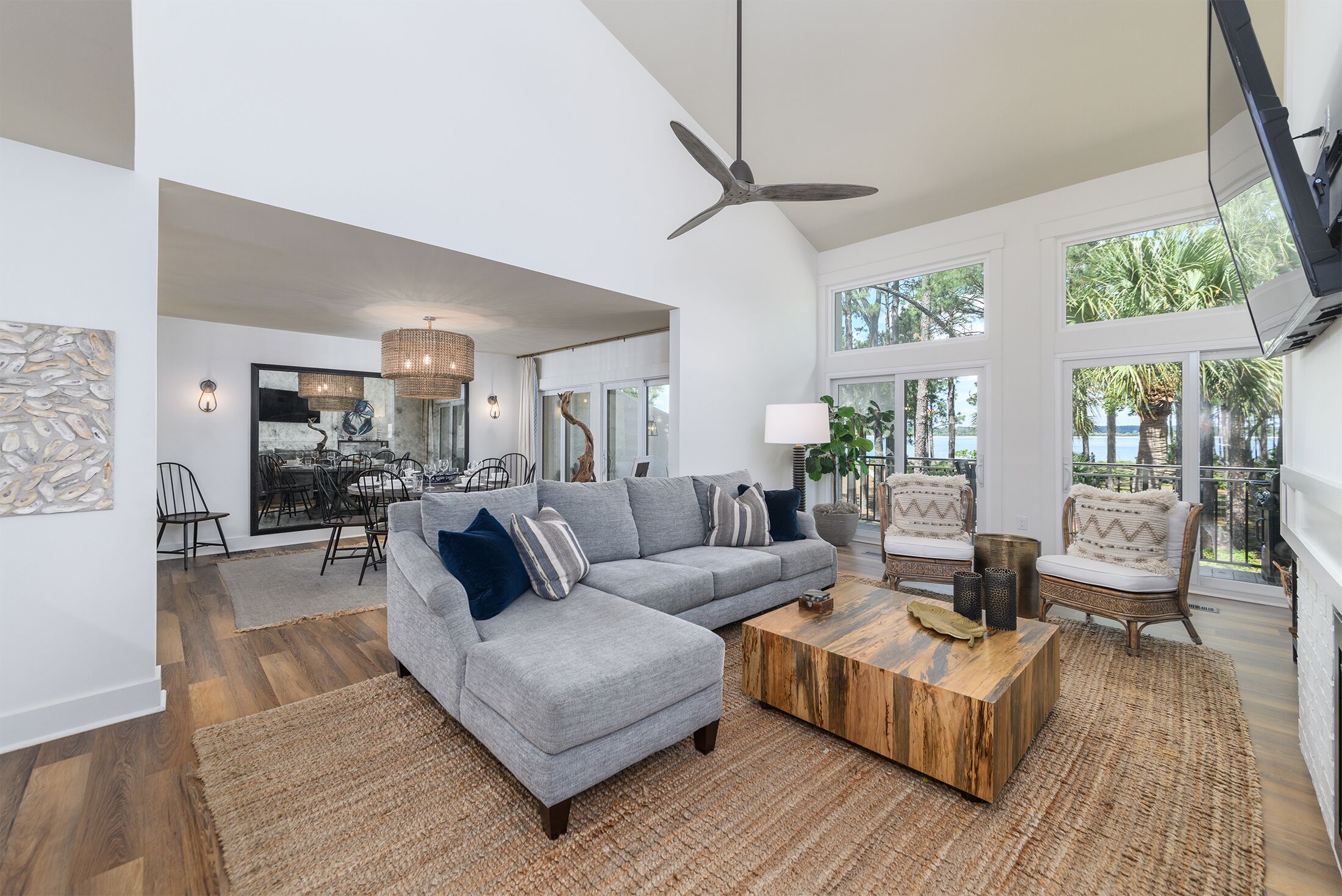 Professionally-decorated beachfront villa with shared pool -walk to South Beach