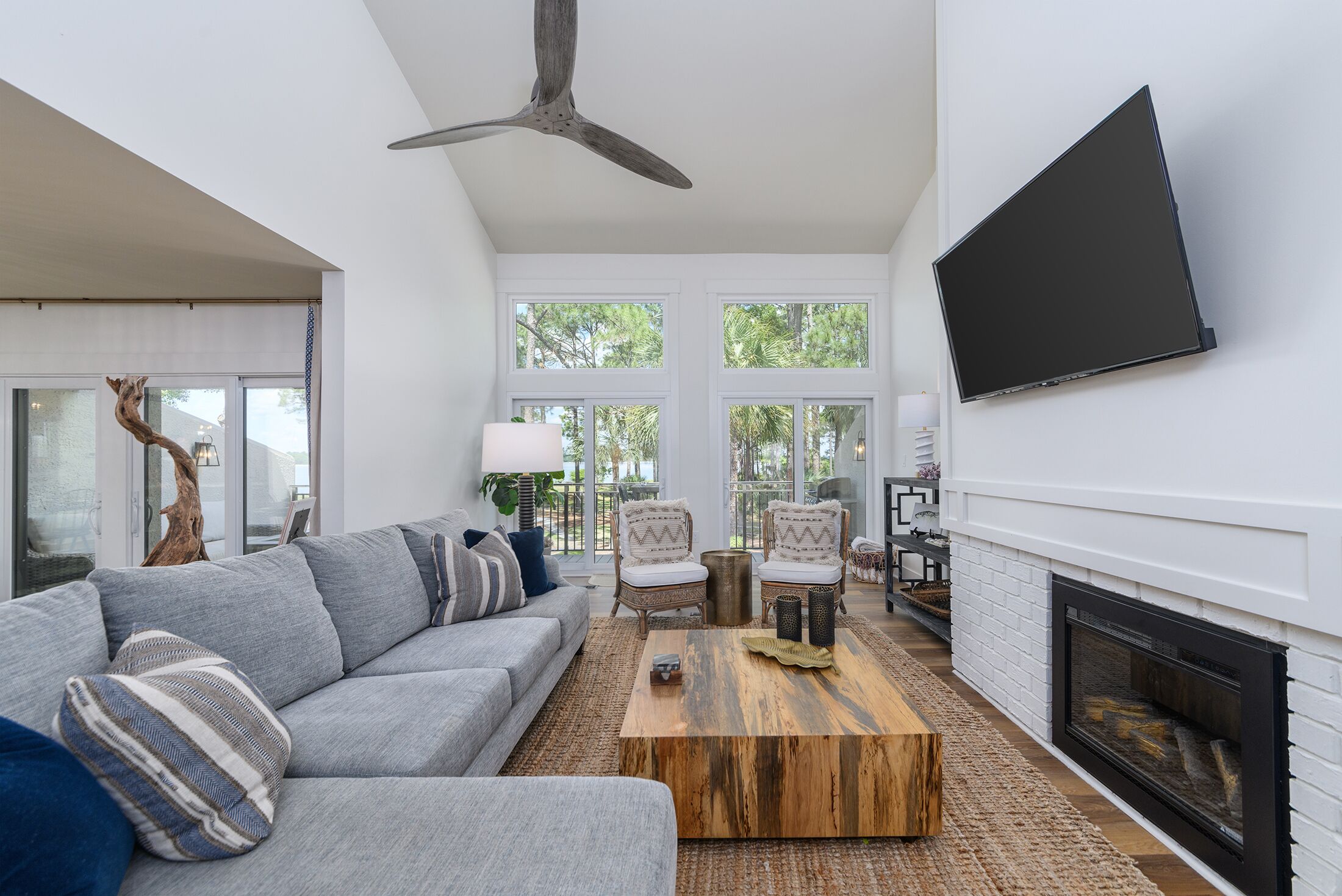 Professionally-decorated beachfront villa with shared pool -walk to South Beach