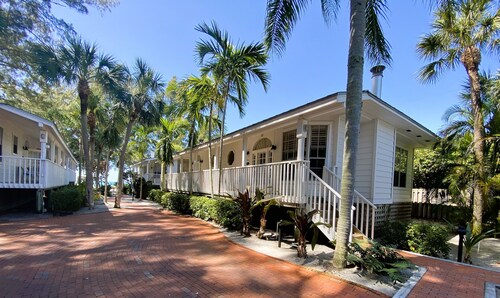 1BR Gulf Breezes & Old Florida Charm