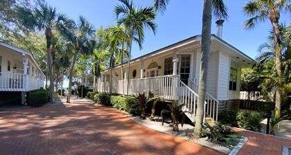 1BR Gulf Breezes & Old Florida Charm