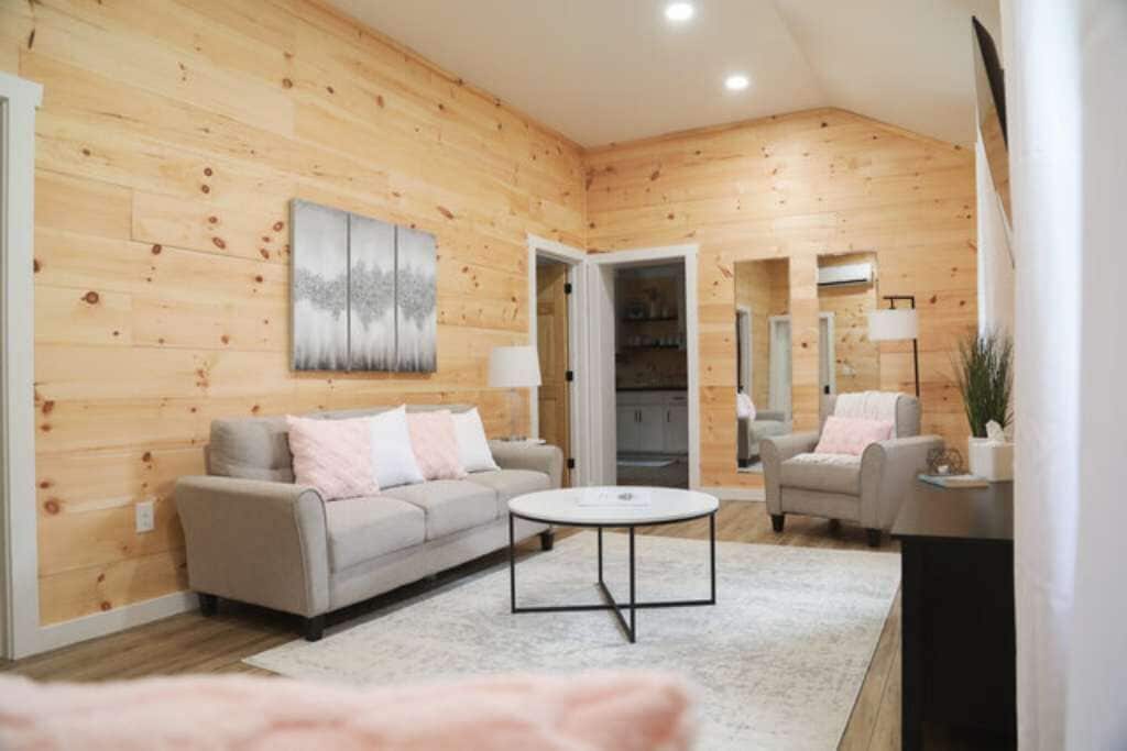 Deluxe Cabin 3 - Hartman Center