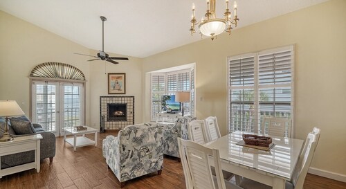 Longboat Key Cottage Steps to Pool and Bay Dock