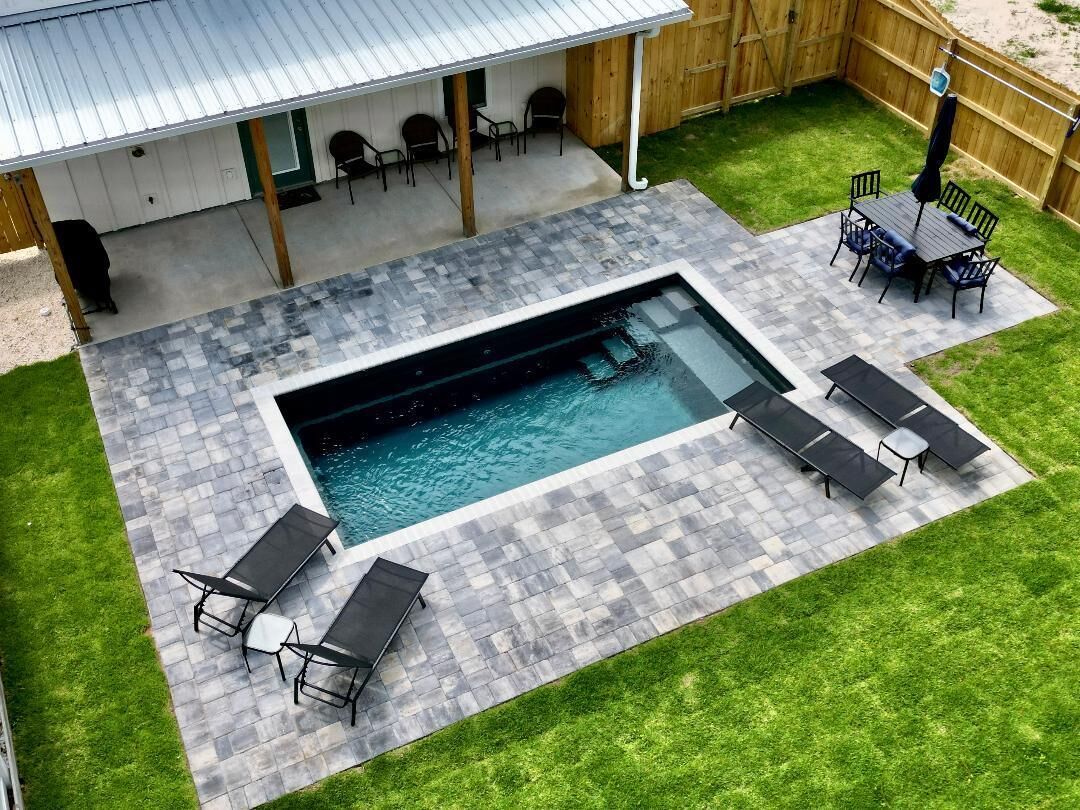 Beach House w/Private Heated Pool, pet friendly - 21yo & UP