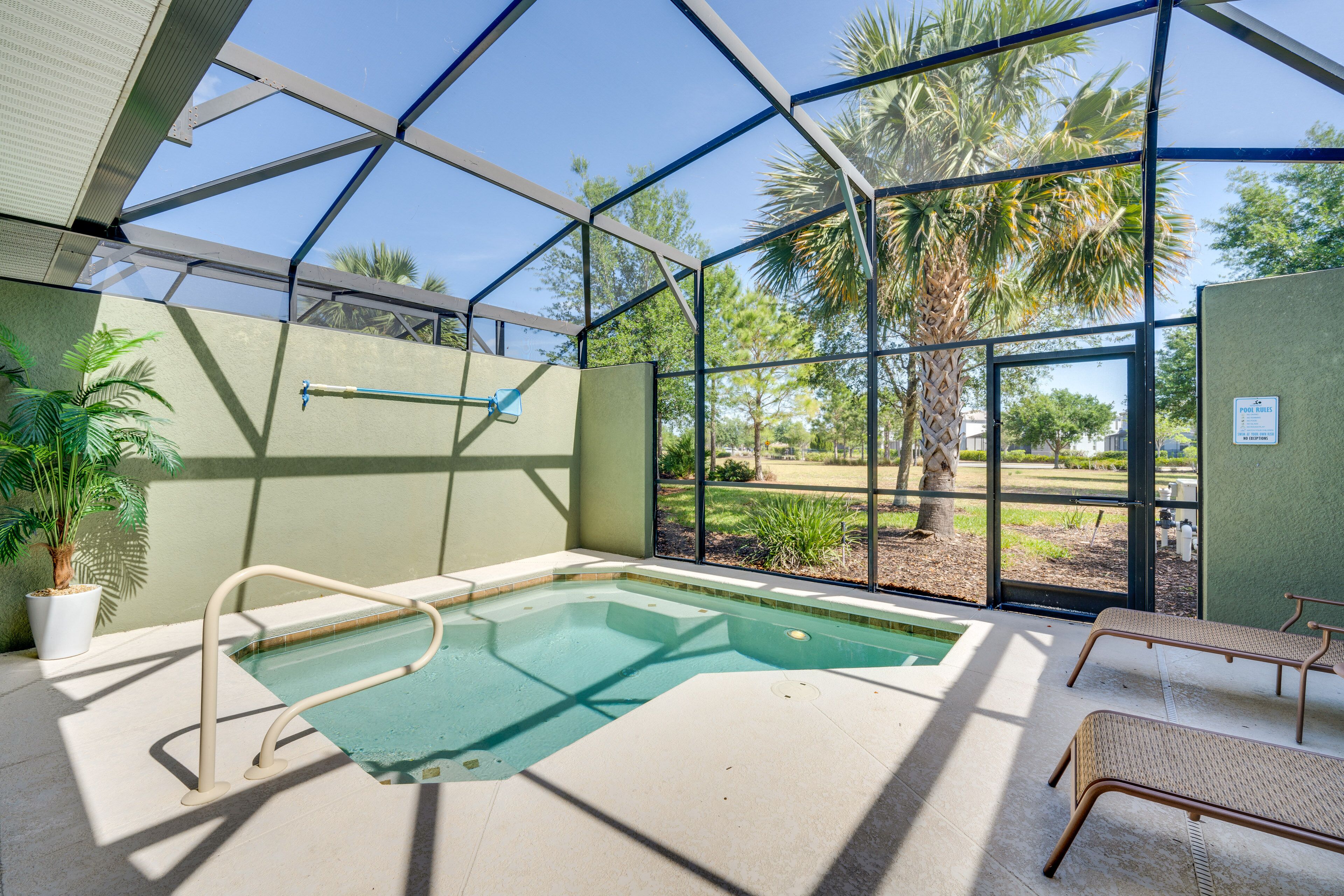 Davenport Townhome w/ Heated Pool ~ 9 Mi to Disney
