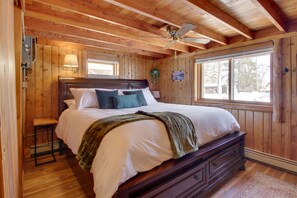 3 Schlafzimmer, Schreibtisch, Bügeleisen/Bügelbrett, Reisekinderbett