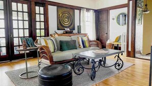 A living room with a sofa, coffee table, and a rug. - Rare East Side-2 min walk to UWM-Garage-Lake Mich (Milwaukee)