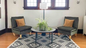 A room with two armchairs, a small round table with a plant, and a patterned rug. - Rare East Side-2 min walk to UWM-Garage-Lake Mich (Milwaukee)