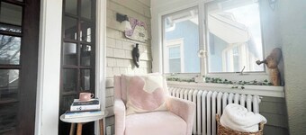 Rare East Side-2 min walk to UWM-Garage-Lake Mich