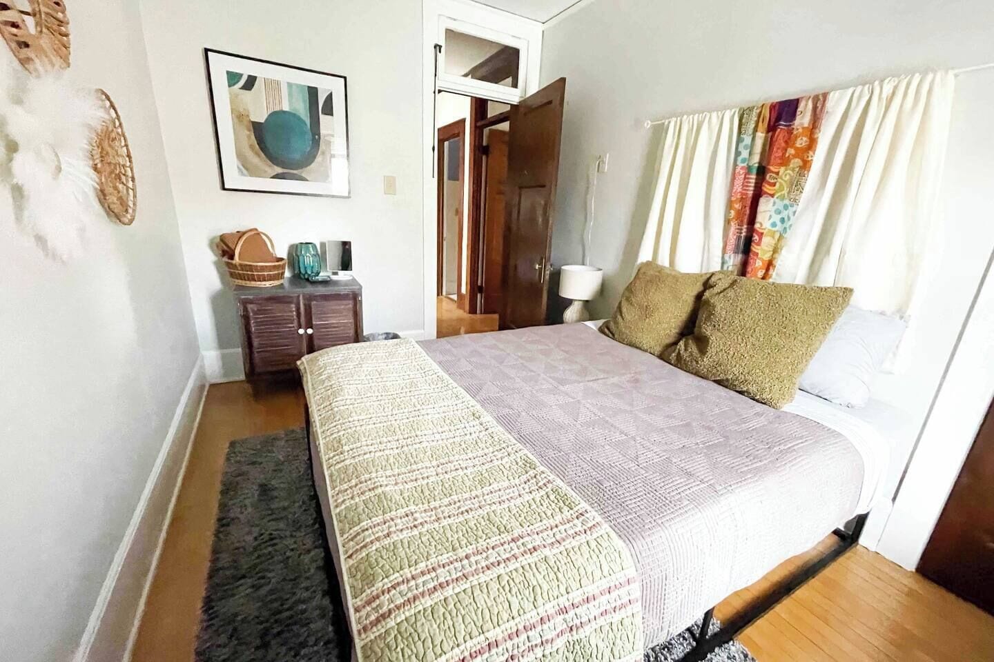 3 bedrooms, desk, iron/ironing board, travel crib