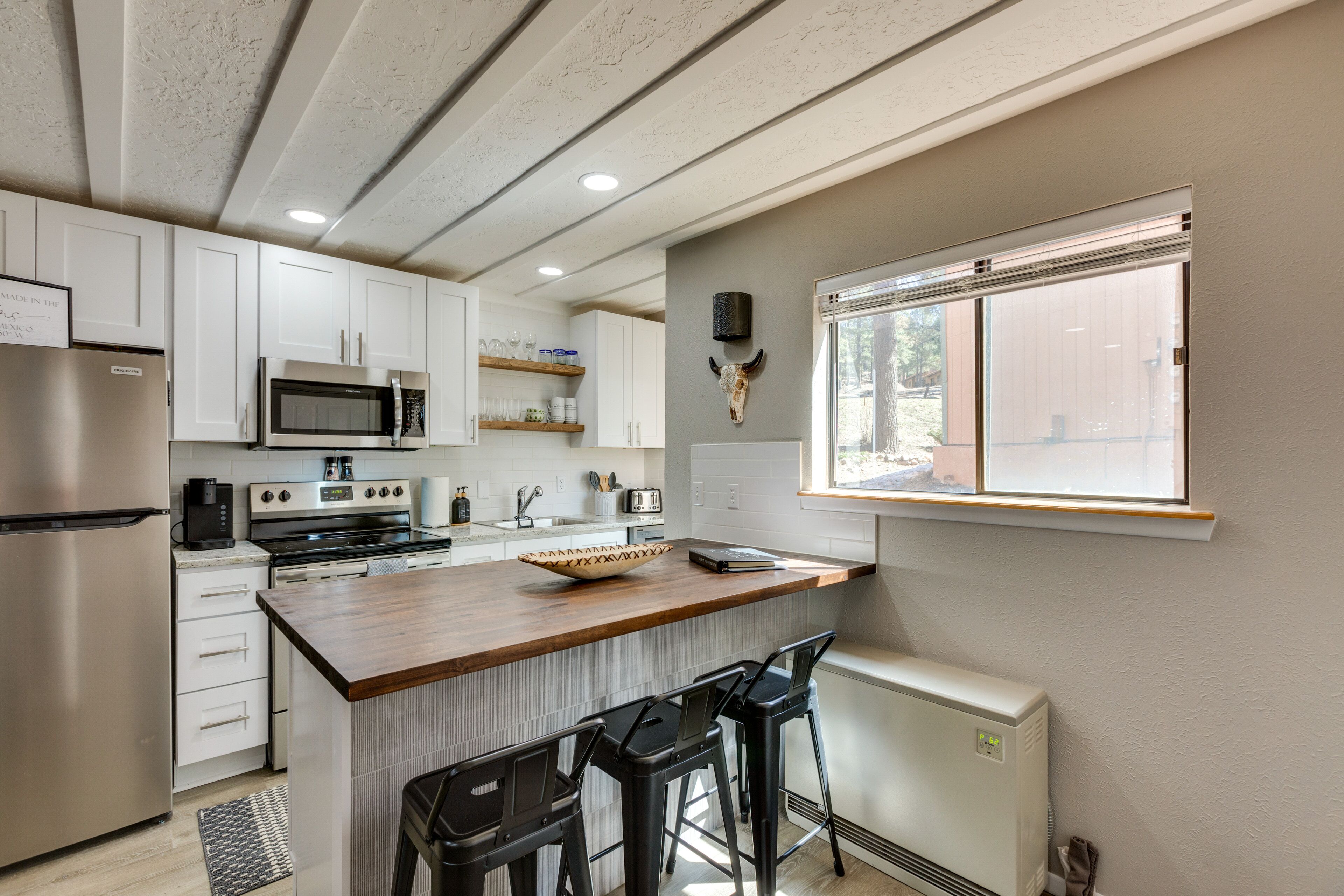 Cozy Angel Fire Condo - Walk to Ski Resort!