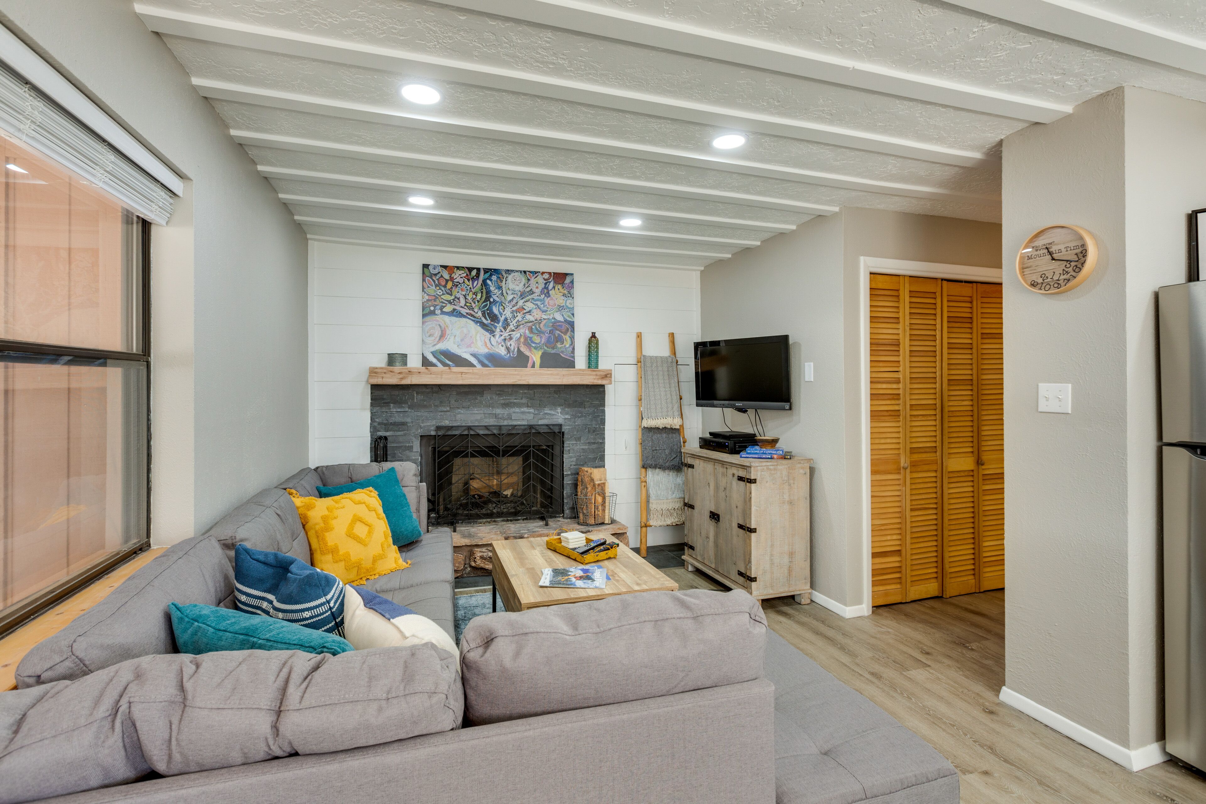 Cozy Angel Fire Condo - Walk to Ski Resort!