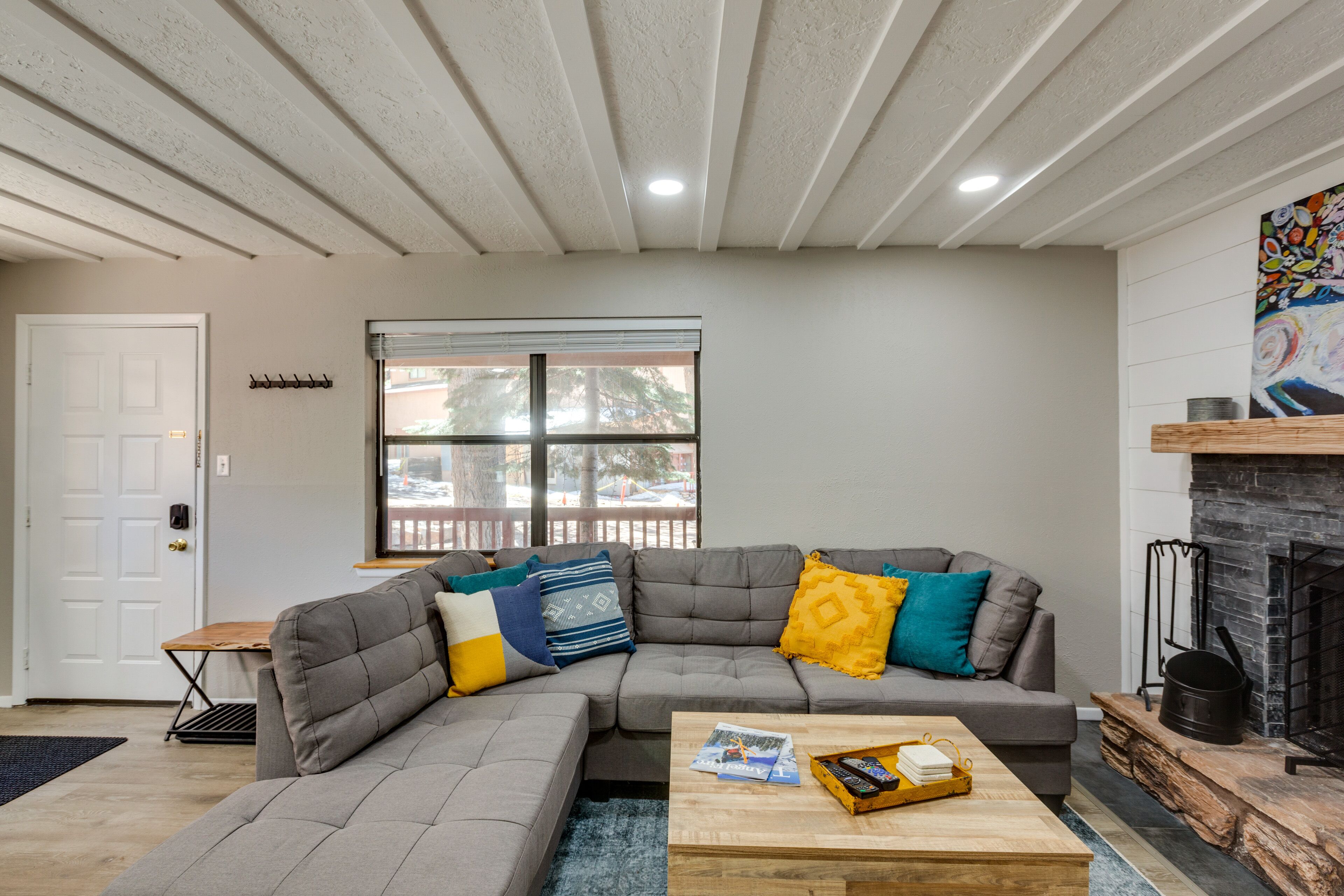 Cozy Angel Fire Condo - Walk to Ski Resort!