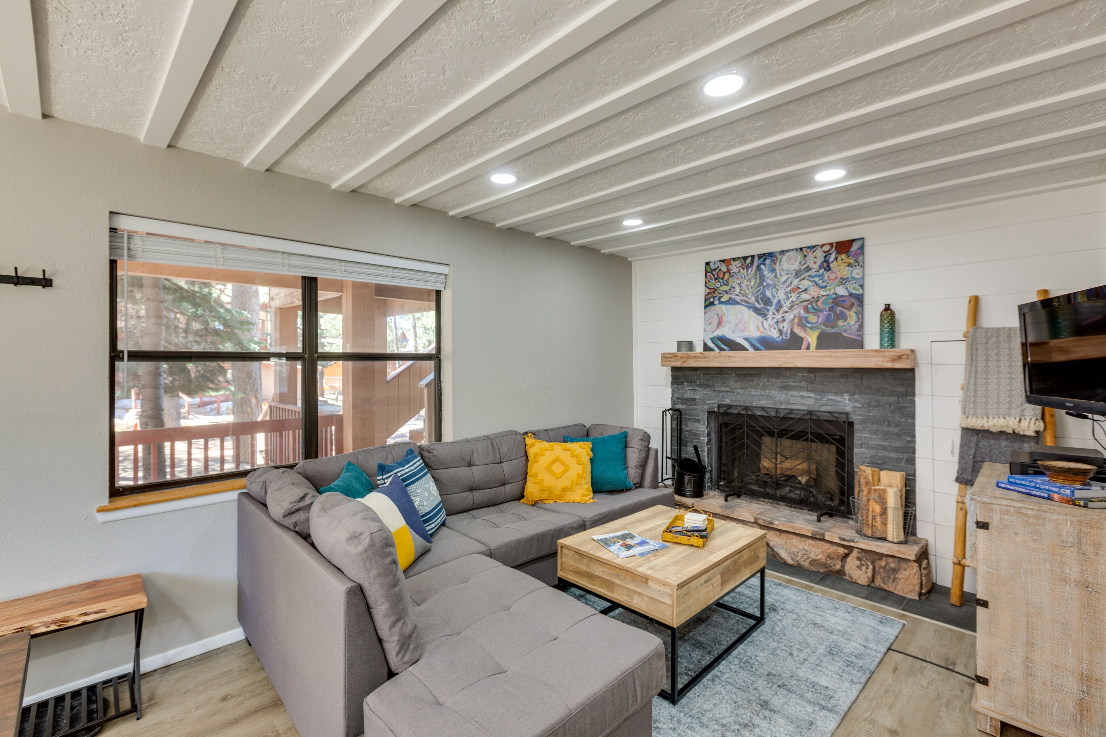 Cozy Angel Fire Condo - Walk to Ski Resort!