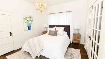 3 bedrooms, iron/ironing board, WiFi, bed sheets