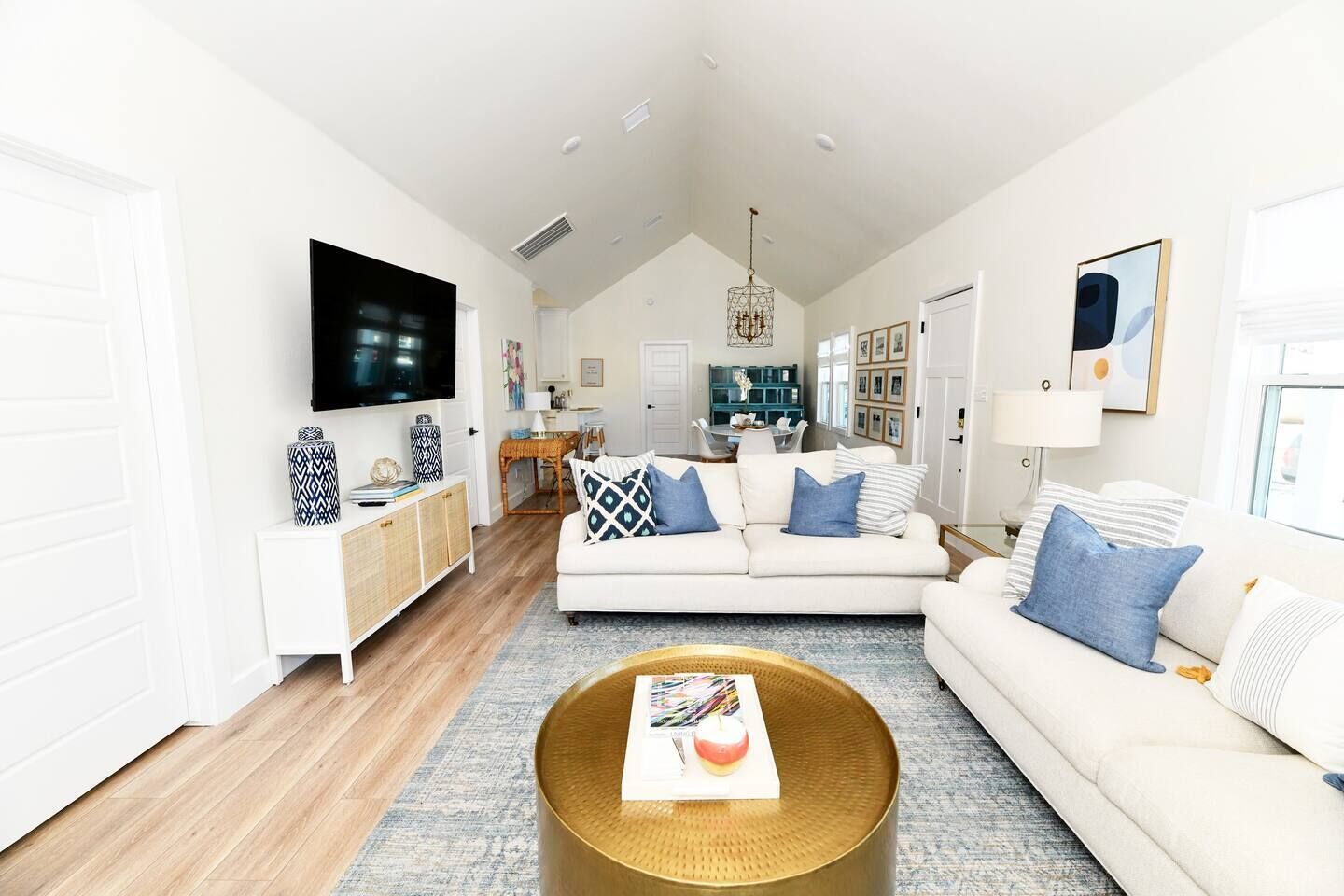 A Modern luxury oasis on the plaza