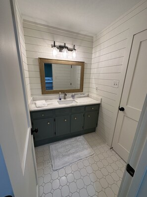 Bathroom - Updated home with water access and boat lift. (Fairhope)